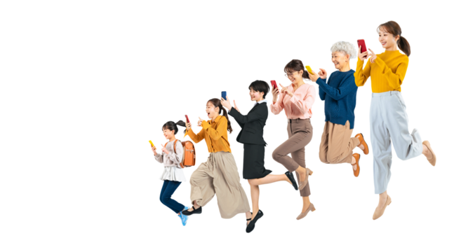 スマホを見ながらジャンプする幅広い世代の女性グループ 手作業で精密に切り抜いた背景透過全身写真PNG(1人ずつのPNG画像も販売しております。作成者リンクから「PNG」で検索してください)