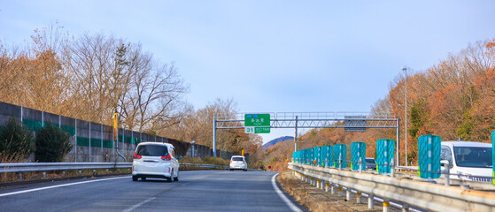 Obraz premium 岐阜県を抜ける中央自動車道