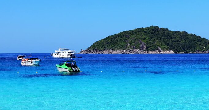 Similan Archipelago.Sun, sand, coast and clear water.The Similan Islands are known as the "Coral Garden", where you can see spectacular coral reefs, and a large number of Dori fish and clownfish swim 