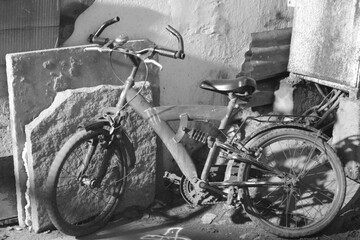 Obraz premium old bicycle in the street