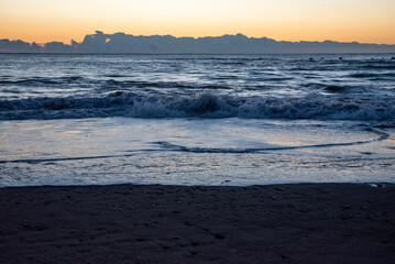 冬の海の日の出