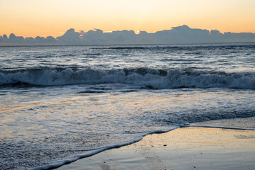 冬の海の日の出