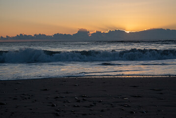 冬の海の日の出