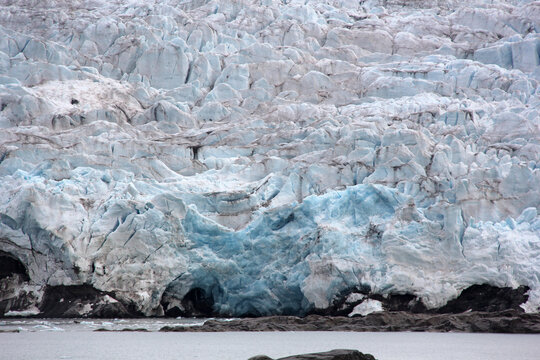 un glacier impressionnant en arctique