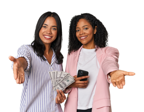 Latin businesswomen with money, phone showing a welcome expression.