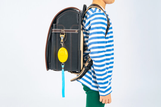 security buzzer, crime prevention, buzzer, elementary school student, child, boy, school bag, gps, safety, security, commuting, alarm, danger, crime, kidnapping, abduction, item, warning, elementary s