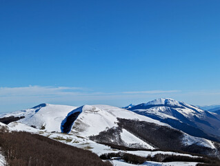 Vista dalla cima del monte Nerone nelle Marche