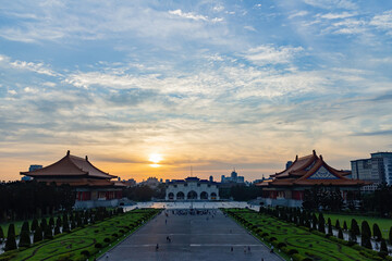 Obraz premium Sunset view of the famous Liberty Square Arch National Concert Hall