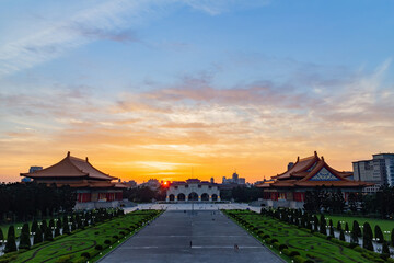 Obraz premium Sunset view of the famous Liberty Square Arch National Concert Hall
