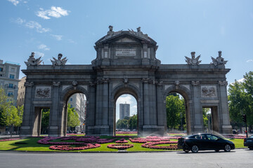 Obraz premium The Alcala Door (Puerta de Alcala) is a gate in the center of Madrid, Spain. It is the landmark of the city.