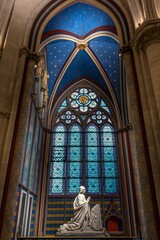 Obraz premium Paris, France - January 2, 2025: Interior of Notre-Dame de Paris cathedral after reconstruction following the fire in 2019. View of the renovated stained glass windows