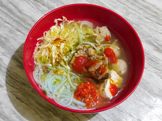 Bakso. Bakso is a very popular food in Indonesia, can be served with tofu and beef bones. Bakso is made from minced beef or chicken mixed with tapioca flour, garlic, and other ingredients.