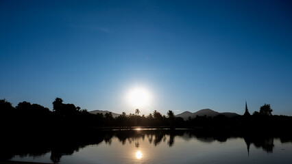 Fototapeta premium Sukhothai: Twilight of an Ancient Kingdom