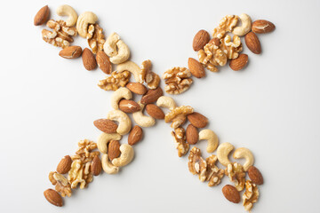 ミックスナッツでバツ印