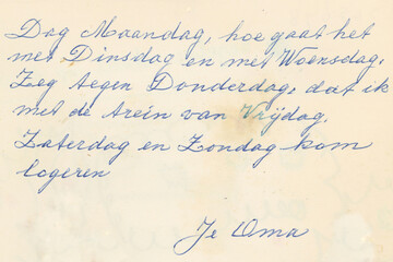 Text written by a seventy year old lady in Dutch. It's an entry in an old Dutch friendship book from 1966. It's a child rhyme about the days of the week. Oma means grandma.