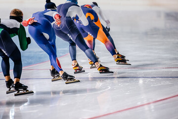 men mass start race in speed skating