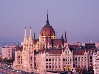 Obraz premium Hungary's Parliament building in Budapest by the Danube river