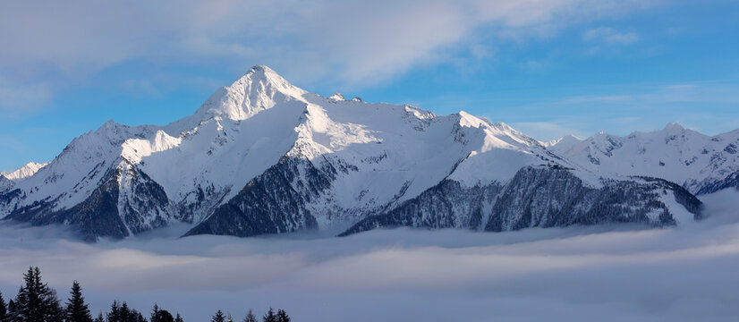 Ahornspitze, Bergmassiv im Winter in den Zillertaler Alpen, Tirol, &Ouml;sterreich, Panorama 