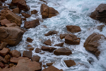 Wasser, Meer, Wellen und Küste in Sardinien
