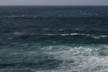 Fototapeta premium Wasser, Meer, Wellen und Küste in Sardinien