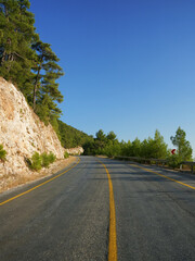 the road to the mountains