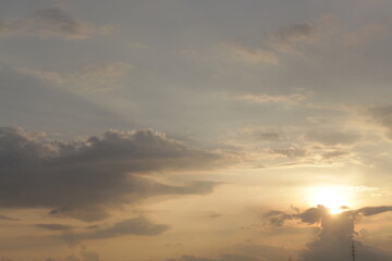 Obraz premium Beautiful sky with natural gradations. Thick clouds in the dusk sky on a winter night. Image of a cloudy sky in the afternoon. View of the night sky with golden light from the evening sun