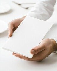 Obraz premium Holding a Blank Notepad Table Setting Business Meeting Office Environment Close-Up View Creative Presentation
