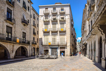 Charming stone tenement houses on the Wine Square (Placa del Vi), Girona, Catalonia, Spain.
