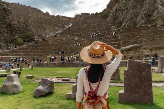 Latin tourist looking at the terraces of the Ollantaytambo fortress