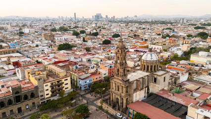 Fototapeta premium Church of San Jose de Gracia in the historic center of Guadalajara, Mexico. The impressive skyline in the background