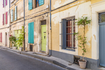 Obraz premium Arles, Bouches-du-Rhone, Provence-Alpes-Cote d'Azur, France. Potted plants along a street in Arles.