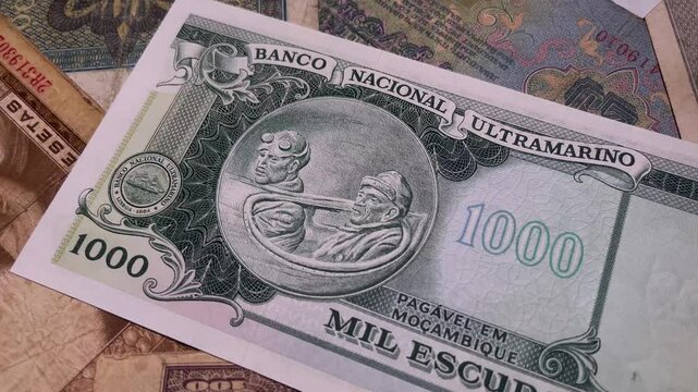 ancient mozambique money.one thousand escudos 1972.