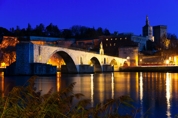 Obraz premium Night view of four surviving arches of Pont St-Benezet and Avignon Cathedral, France