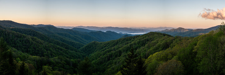 Fototapeta premium Panorama of Sunrise from Newfound Gap in the Smokies