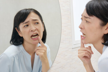歯の悩み　50代の女性