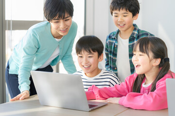 
撮影協力：学校法人電波学園　東京電子専門学校