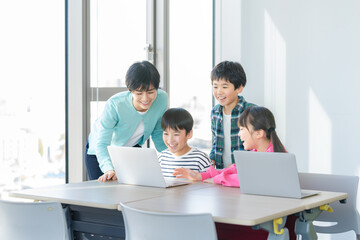 
撮影協力：学校法人電波学園　東京電子専門学校