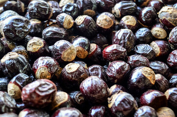 Sapindus rarak (Sapindus mukorossi, rerek, lamuran, Lerak). This fruit is made into a washing agent, a cleaner for various kitchen utensils, and soap