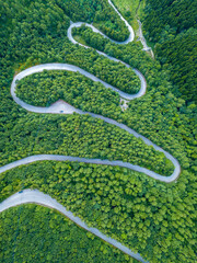 강원도 정선군 두문동재의 구불구불한 산길