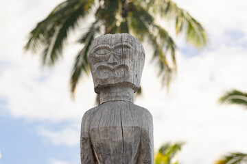 'Aumakua or family Hawaiian god represented in traditional form of wooden carved statue. Puʻuhonua o Hōnaunau national historical park, Hawaii, the USA.