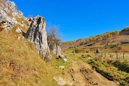 Fundatura Ponorului am Via Transilvanica Wanderweg in Siebenb&uuml;rgen, Rum&auml;nien - Fundatura Ponorului on Via Transilvanica hiking trail, Romania