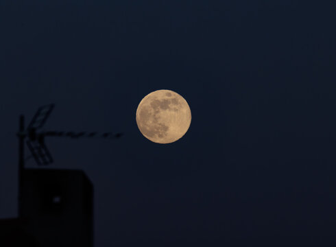 Quand l'antenne rateau montre la pleine lune...