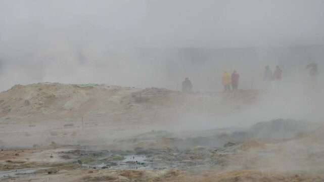 Geysir, Islande, geyser, Strokkur, &eacute;ruption, source chaude, g&eacute;othermie, Haukadalur, Golden Circle, nature, ph&eacute;nom&egrave;ne naturel, vapeur, eau chaude, activit&eacute; g&eacute;othermique, paysage, attraction touristique