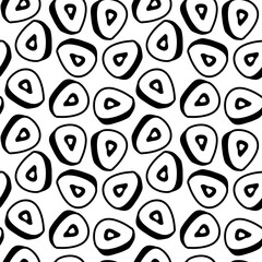 A pattern with garlic. Chopped garlic pieces. Culinary seasonings and spices, hand-drawn. Seamless texture. a black outline on a white background. an illustration. Seasonings, spices, food additives