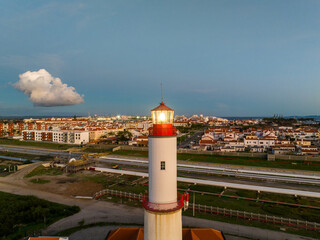 Faro del Cabo de Sines en el Distrito de Setúbal , Portugal 