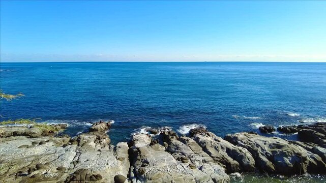 奇岩が並ぶ日南市の杭岩海岸