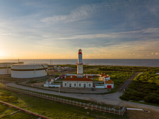 Faro del Cabo de Sines en el Distrito de Setúbal , Portugal 