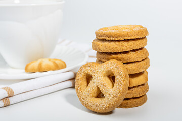 Danish cookies on a white background with coffee in a white cup, freshly brewed American coffee, isolate, breakfast, pastries, delicious shortbread cookies, catalog photo of food, coffee in bed