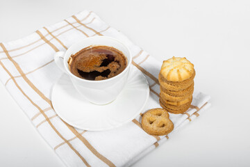 Danish cookies on a white background with coffee in a white cup, freshly brewed American coffee, isolate, breakfast, pastries, delicious shortbread cookies, catalog photo of food, coffee in bed