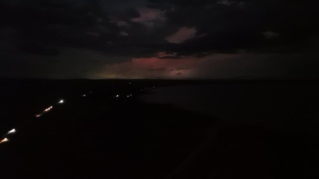 Tempestade de rel&acirc;mpagos no horizonte